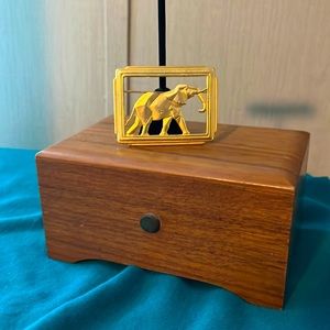 🌻3 for$15🌻 Beautiful gold Elephant brooch. Great gift or for yourself!